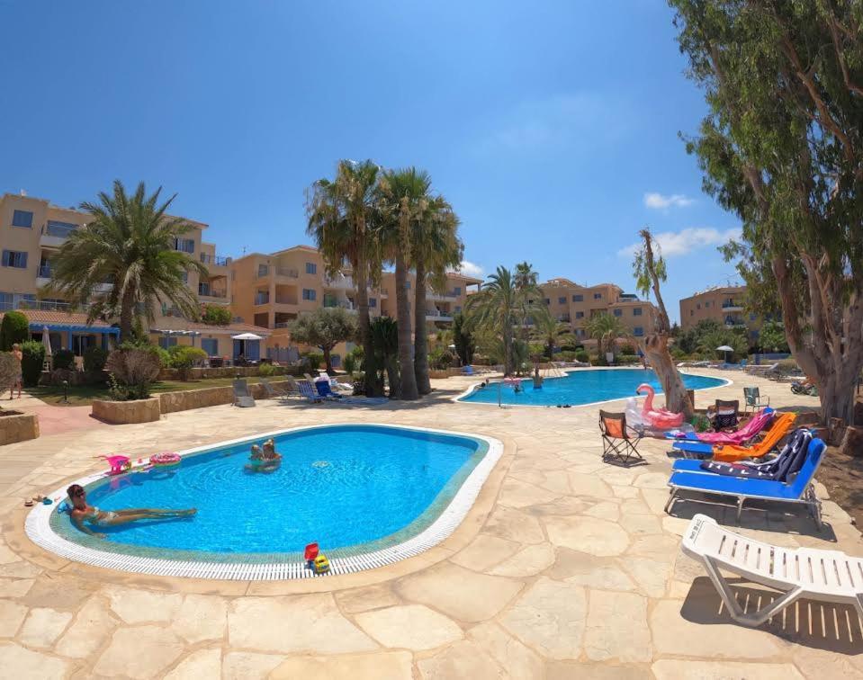 Timeless Cyprus Apartment Paphos Bagian luar foto