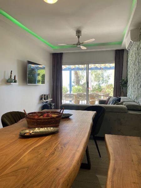 Timeless Cyprus Apartment Paphos Bagian luar foto