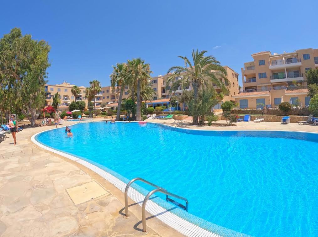 Timeless Cyprus Apartment Paphos Bagian luar foto